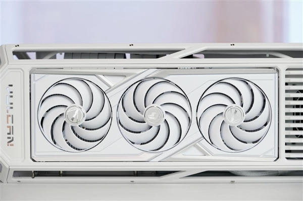全铝CNC+白火神显卡 七彩虹定制主机图赏