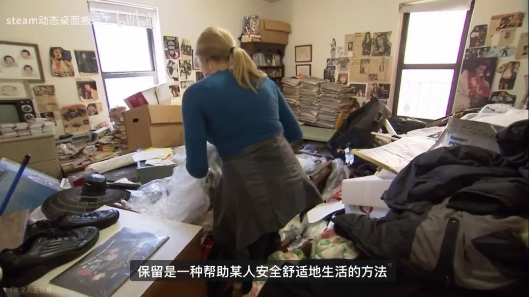 心理咨询师认为强行扔东西会给 Kerry 造成更大创伤。于是与 Kerry 商议慢慢来:今天的任务是在客厅和餐桌之间,清理出一条通道,好吗?她会在整个清理过程中,定期提供支持。