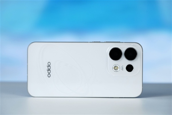 首创3D冰透悬浮！OPPO Reno16图赏