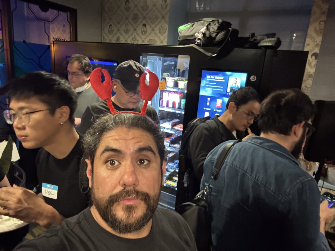 OpenClaw全球首聚,千人挤爆旧金山!龙虾头机器人现场乱逛太炸裂