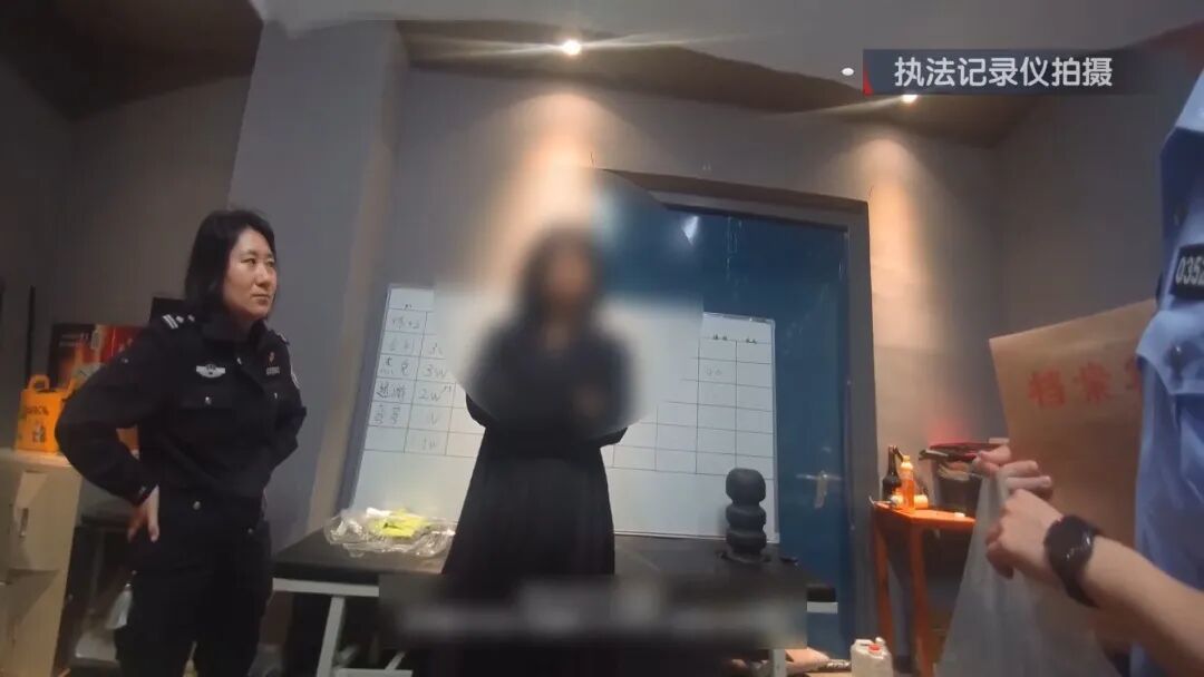 “退衣姐”被刑拘。图源：网络