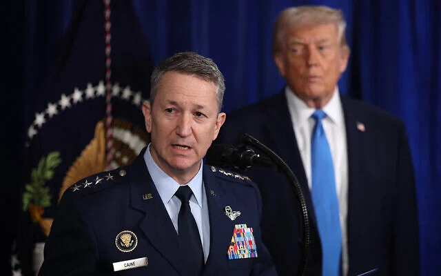 美军参谋长联席会议主席丹·凯恩当地时间3日在发布会上发言 图自美媒