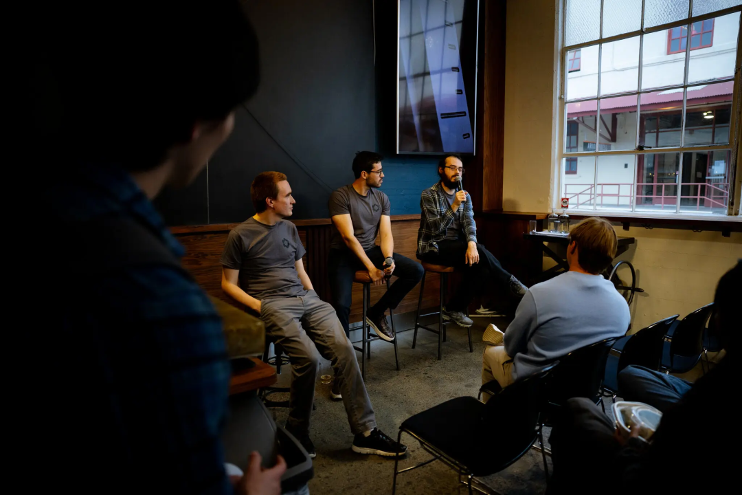 睡觉时AI还在烧钱!算力版“炫富游戏”席卷硅谷