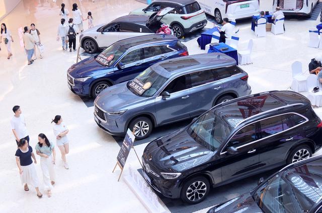 特斯拉暴涨91%，比亚迪暴跌41%！2026新能源车市大洗牌开始？-有驾