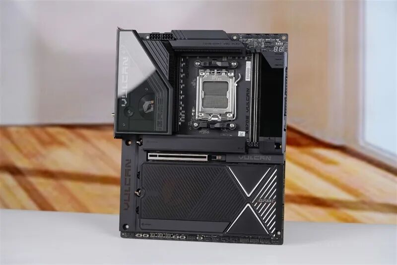 AMD X3D最强优化!七彩虹iGame X870E Vulcan OC V14火神主板评测:专属优化 温度更低性能更强