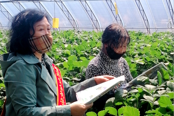 四平市 诚实守信 纪东铭工作照7（左一）.png