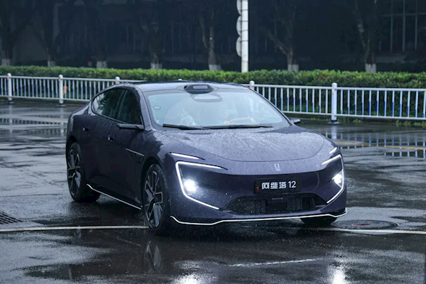 换装车顶激光雷达、后桥标配双电机！全新阿维塔12实车亮相