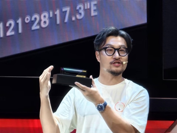 ROG首款内存来了！幻刃DDR5 RGB 20周年版发布：5999元中国独享