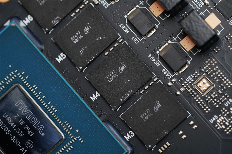 显卡界的嘻哈涂鸦!七彩虹iGame RTX 5070 Ultra OC评测:同价位颜值与散热双天花板