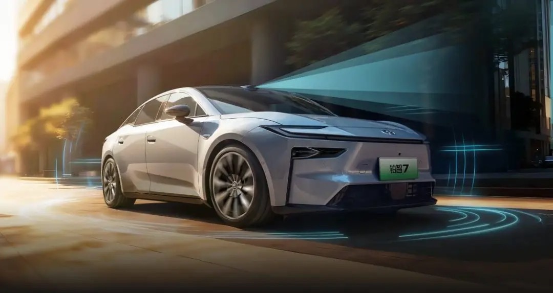 早报|苹果高管:未来50年iPhone仍是AI时代的核心/xAI联合创始人全数离职/智驾车专属保险率先落地北京,覆盖L2~L4