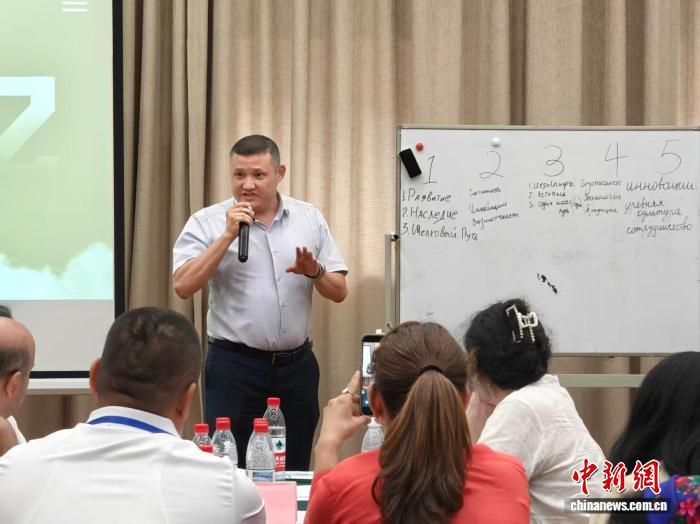 7月5日，吉尔吉斯斯坦总统办监察员别列克&middot;阿赫梅托夫围绕生态治理议题发言。韩辉 摄