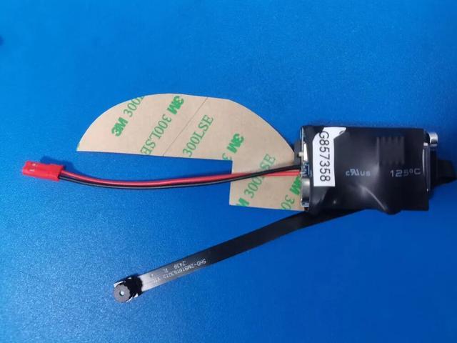 图为警方收缴的偷拍开发。（受访者供图）