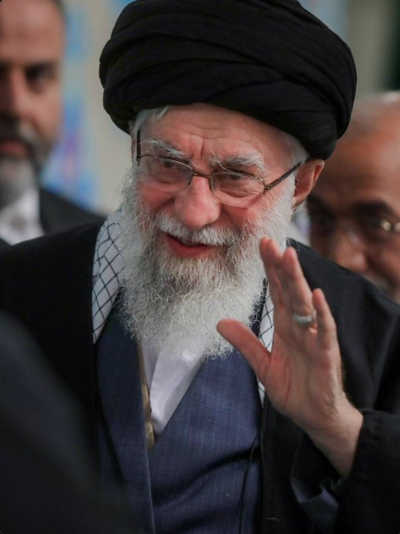 ·哈梅内伊官方X账号悼念文章中发布的哈梅内伊照片。(哈梅内伊官方X账号)