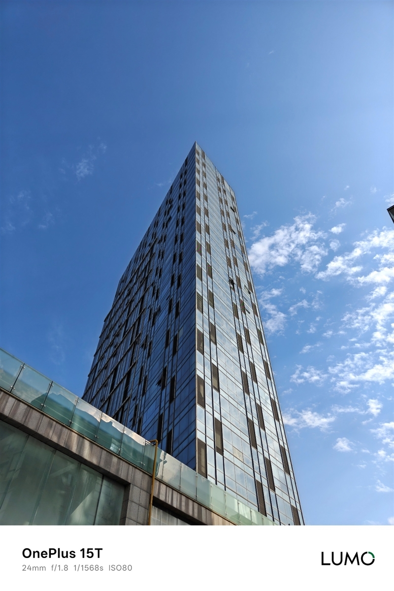 小屏不妥协配置反升级！一加15T手机深度评测：小巧玲珑的满血性能旗舰