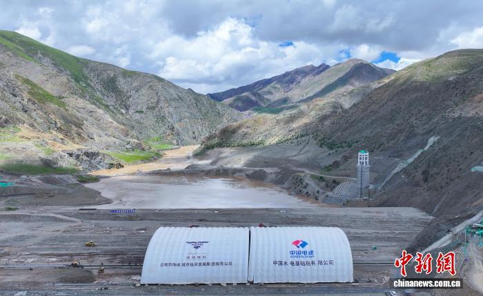 图为高海拔可移动式超大跨度气肋膜仓技术在西藏帕孜水利枢纽工程应用。中国水电基础局供图