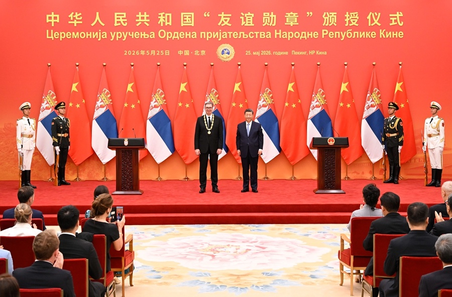 5月25日晚,国家主席习近平在北京人民大会堂为塞尔维亚总统武契奇举行“友谊勋章”颁授仪式。