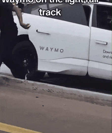 特斯拉FSD 搞不定铁路道口