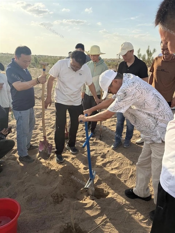 马云关注甘肃荒漠一线:实地探访西北荒漠化改造工程