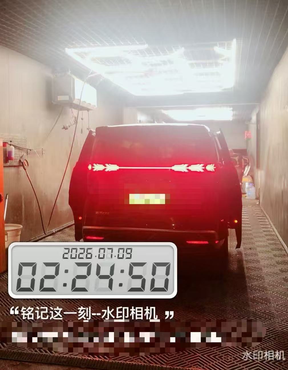 王师傅连夜清洗了车辆（图源：受访者供图）