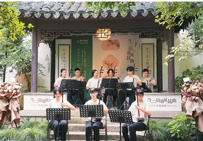“白水月·弦歌不辍音乐会”在常熟两岸书院演出。