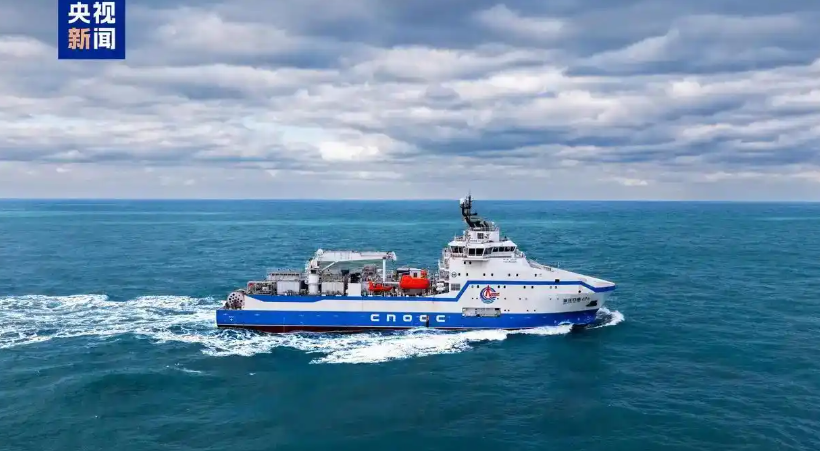 中国海油天津分公司10日表示,我国首艘自主设计建造的集成式大型压裂工程船“海洋石油696”在浙江舟山正式交付,填补了我国海上油气压裂增产技术与工程装备的空白。