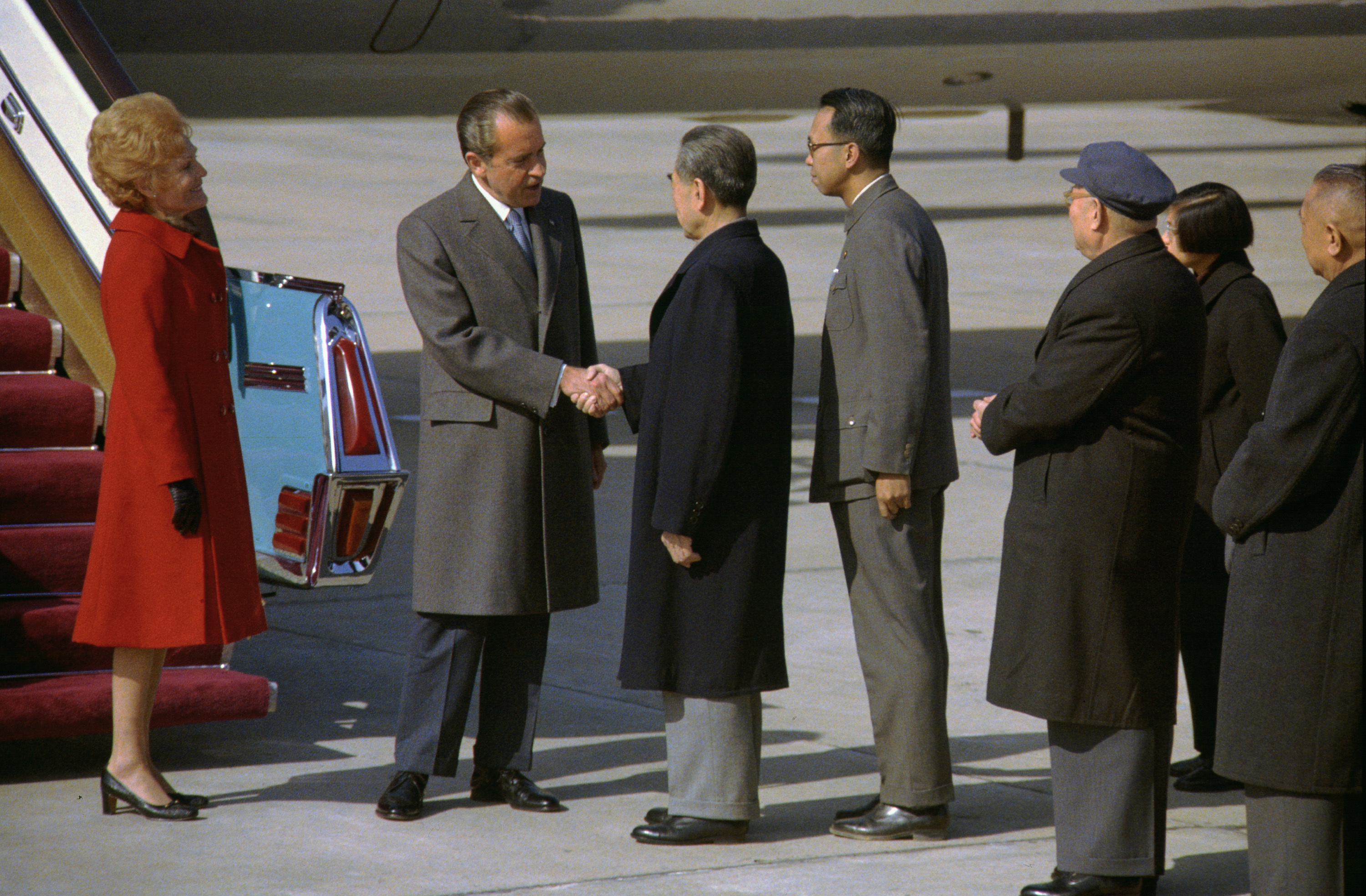 1972年2月,美国总统尼克松访华,同周恩来总理握手