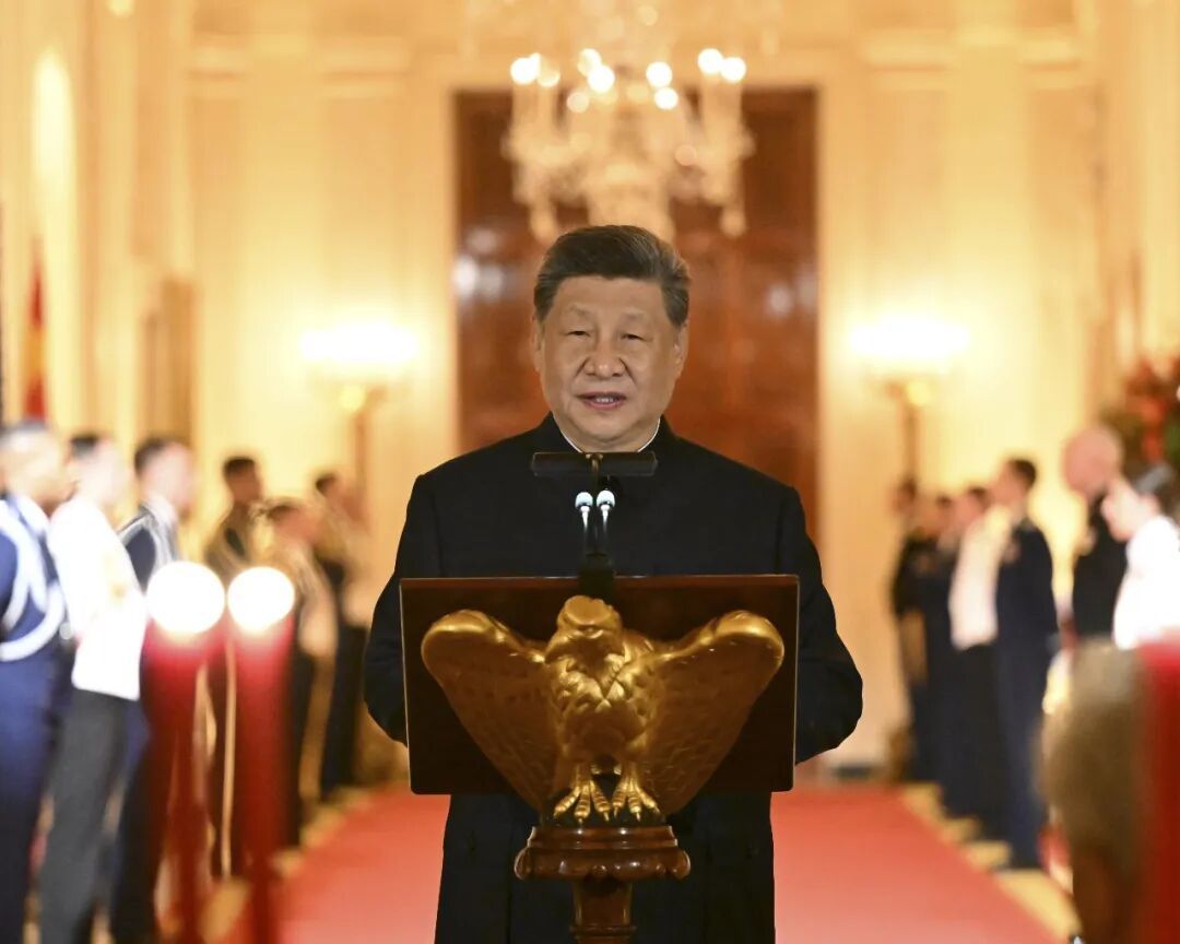 9月24日晚,美国总统特朗普和夫人梅拉尼娅为中国国家主席习近平和夫人彭丽媛在白宫举行欢迎国宴。习近平致辞。图/新华