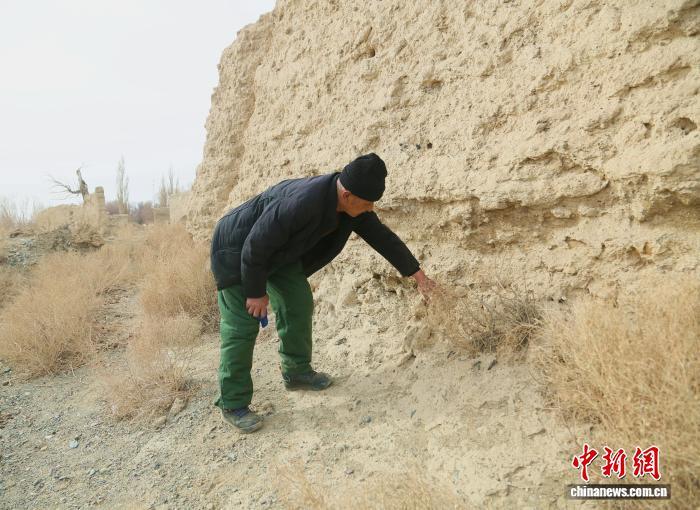 买买提&middot;艾力打算一辈子守护“丝路印记”。王建江 摄