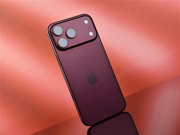首销量产版iPhone 18 Pro Max上手体验:配置更强!更有分量