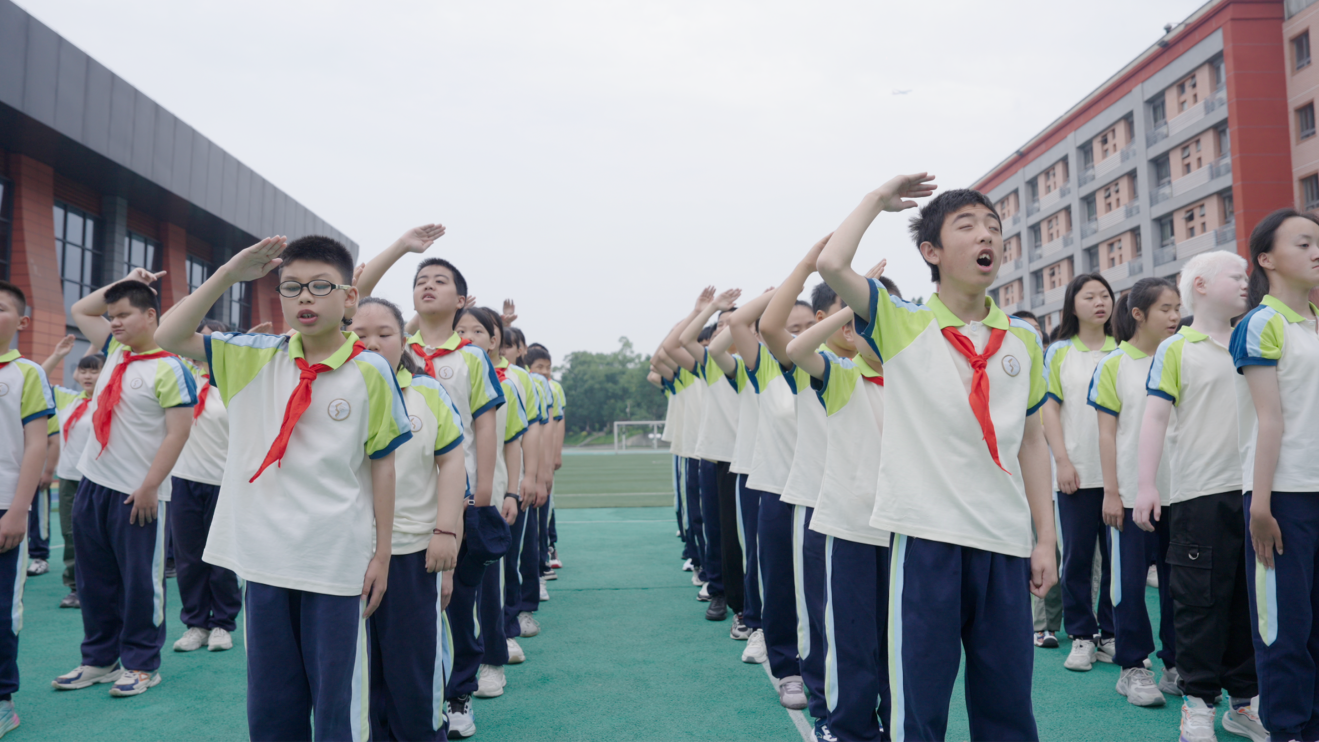 每周一早晨,重庆市特殊教育中心都会举行升旗仪式(央广网发 学校供图)