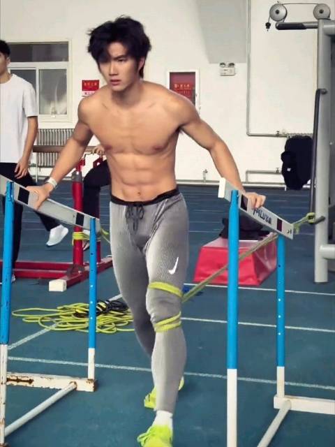 06年北体田径帅哥，怪不得大家都说爸爸的年纪越来越小