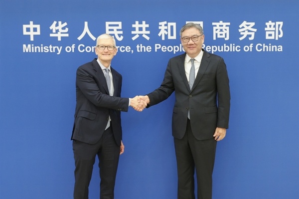商务部部长王文涛会见美国苹果公司执行董事长蒂姆·库克