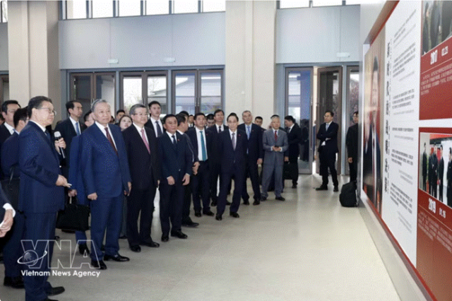 苏林参观考察河北省雄安新区起步区。(图源:越通社)