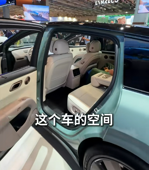 中国家庭神车出海!理想i6欧洲实拍:没想到这么接地气
