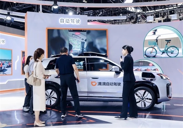 滴滴新一代自动驾驶车型Robotaxi R2亮相:33个传感器、GPU算力超2000TOPS