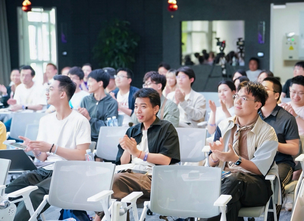 观众聆听UP主分享 主办方供图石家庄股票杠杆