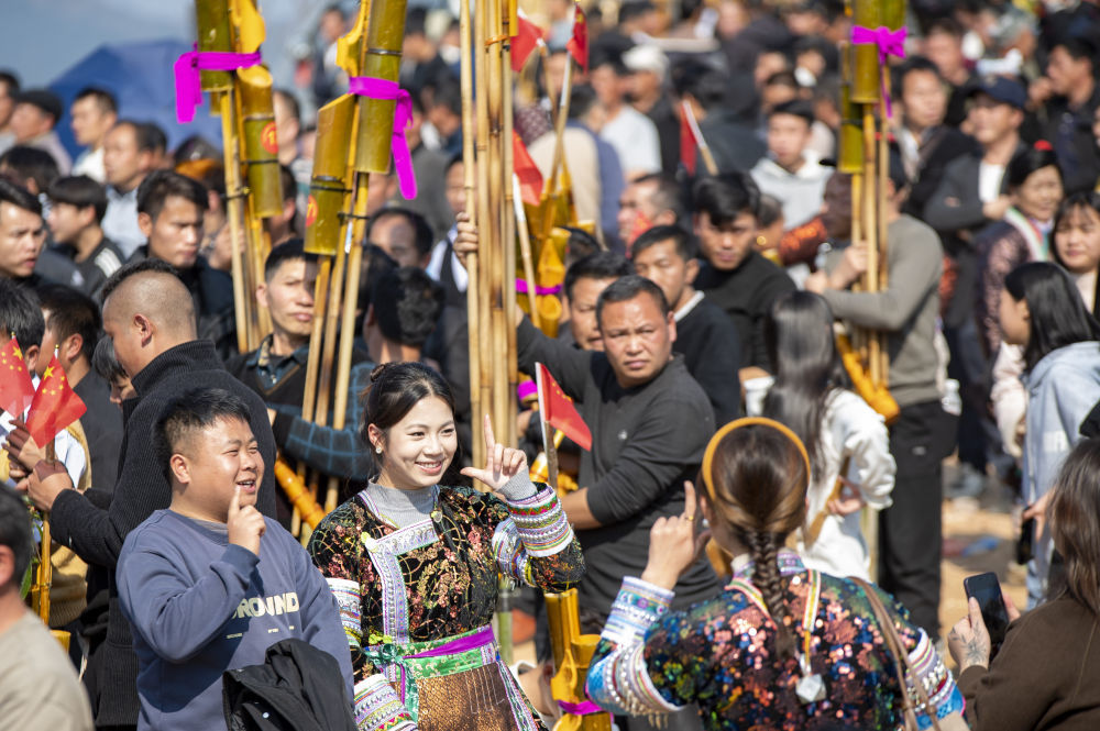 ↑1月11日在贵州省从江县丙妹镇大塘村拍摄的芦笙友谊比响大赛现场。新华社发(吴德军摄)