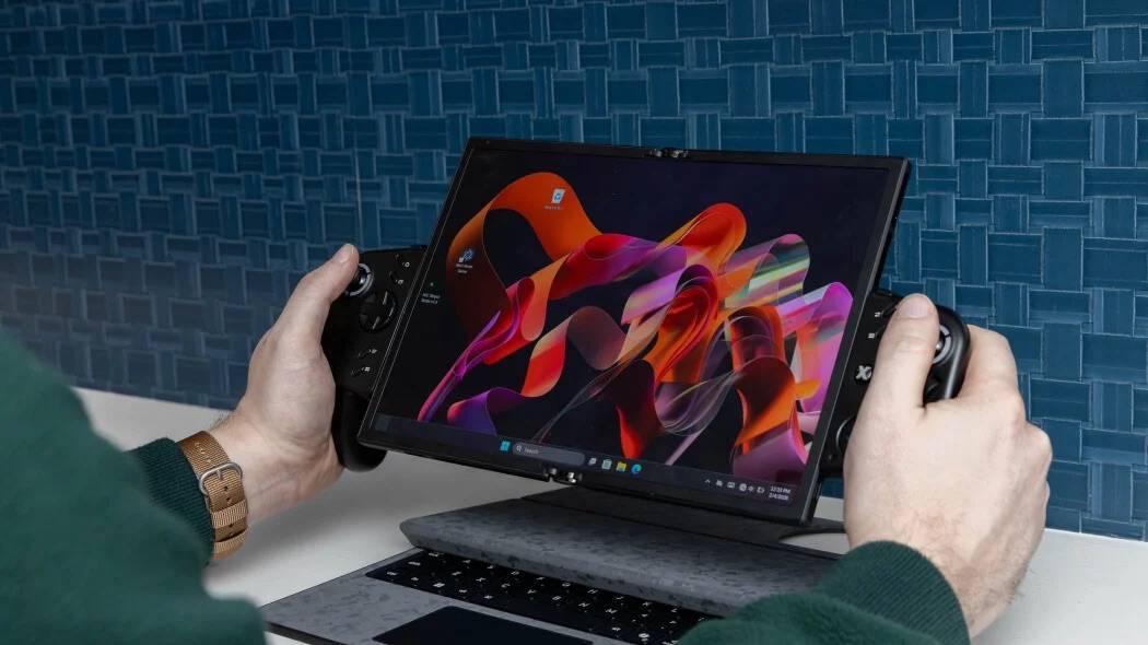 折叠屏掌机、电脑拆成乐高:联想是 MWC 上最抽象的厂家|MWC 2026