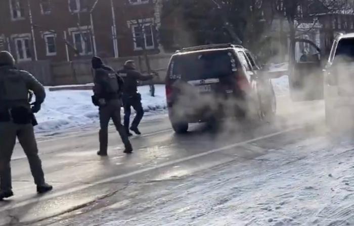 ICE探员射杀一名女子。图片来源：外媒视频报道截图