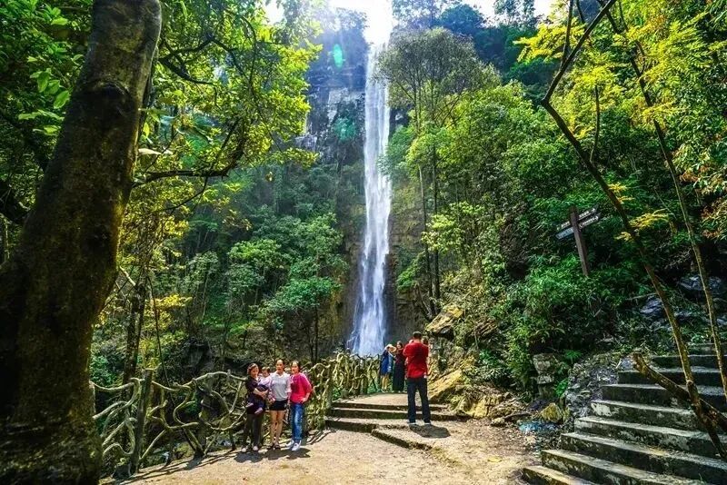 牛角寨瀑布。图源:河池市文化广电体育和旅游局_副本.jpg