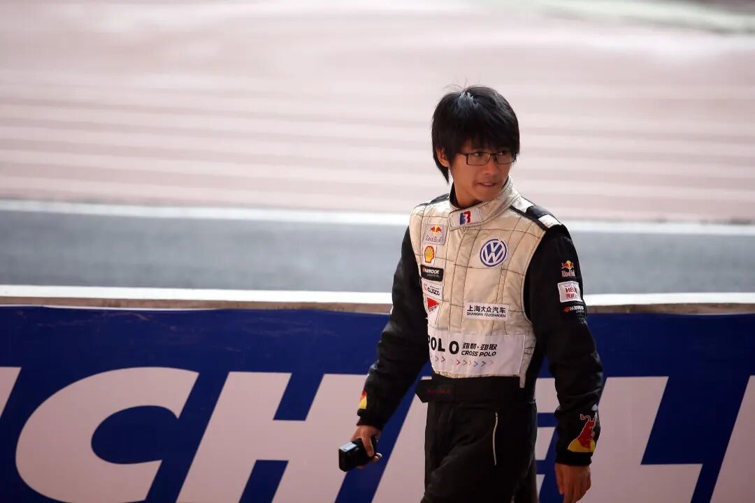 韩寒的飞奔东说念主生：一个低调的时间投契者