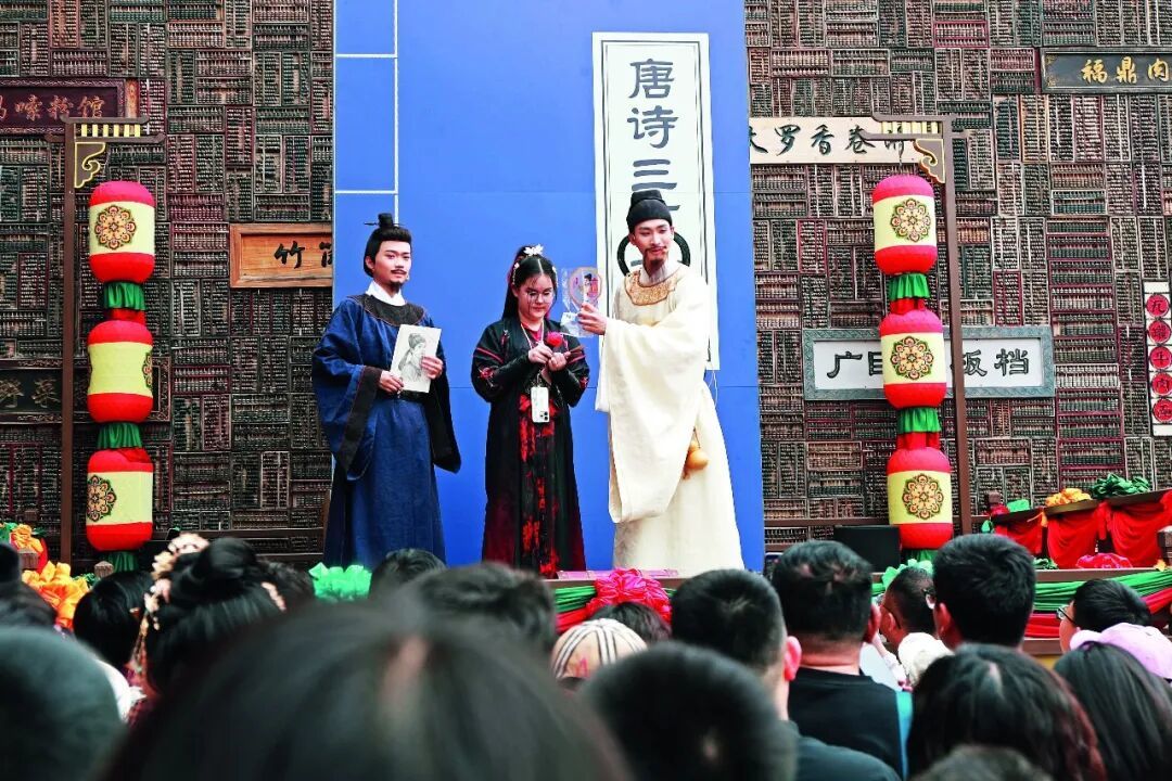 “白天没人，晚上爆满！”年薪千万抢人....