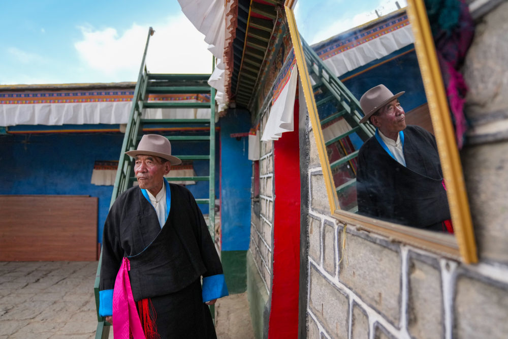 达瓦片多在家中（3月12日摄）。