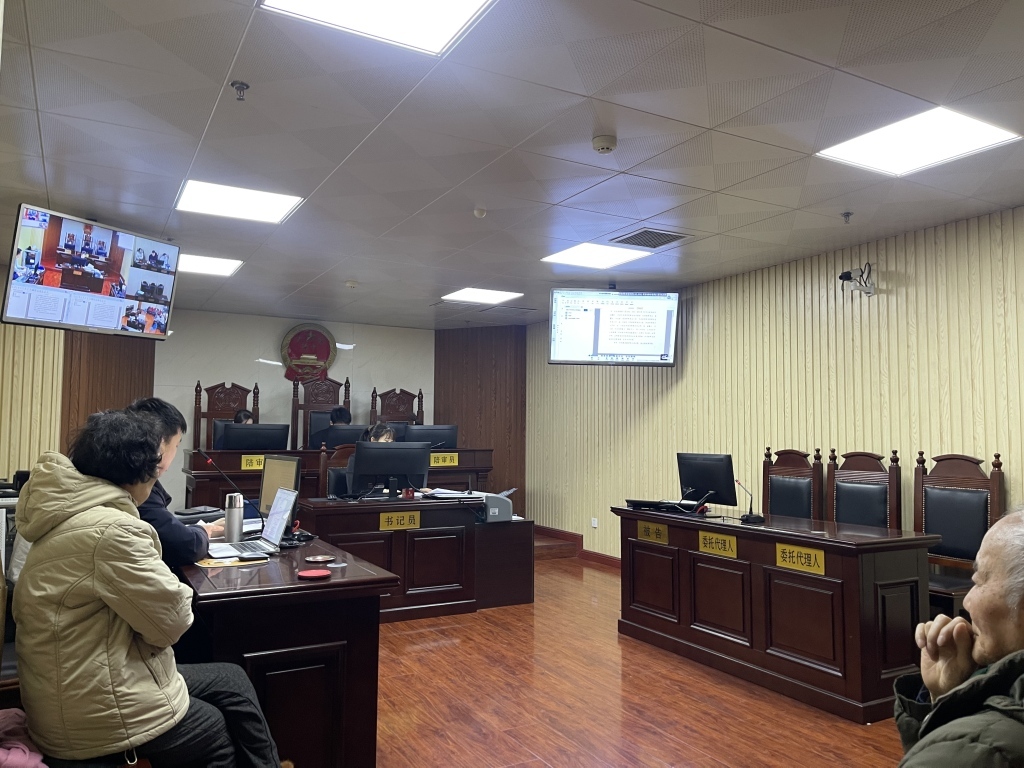 1月28日，石家庄中院第二十五审判庭，其他庭审参与人都已就位，被告方无人出庭。受访者供图