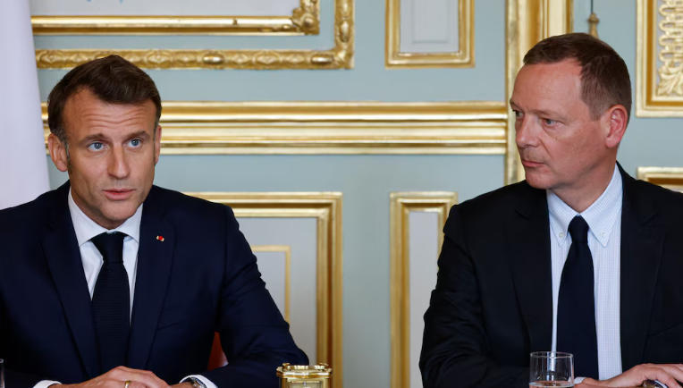 马克龙及其外交顾问埃马纽埃尔·博纳 法国《快报》