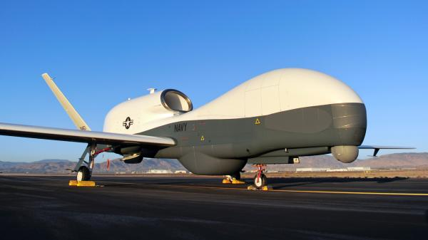 MQ-4C“海神”无人机配备了雷达、光电等多种探测设备,具有很强的战略侦察和监视能力。