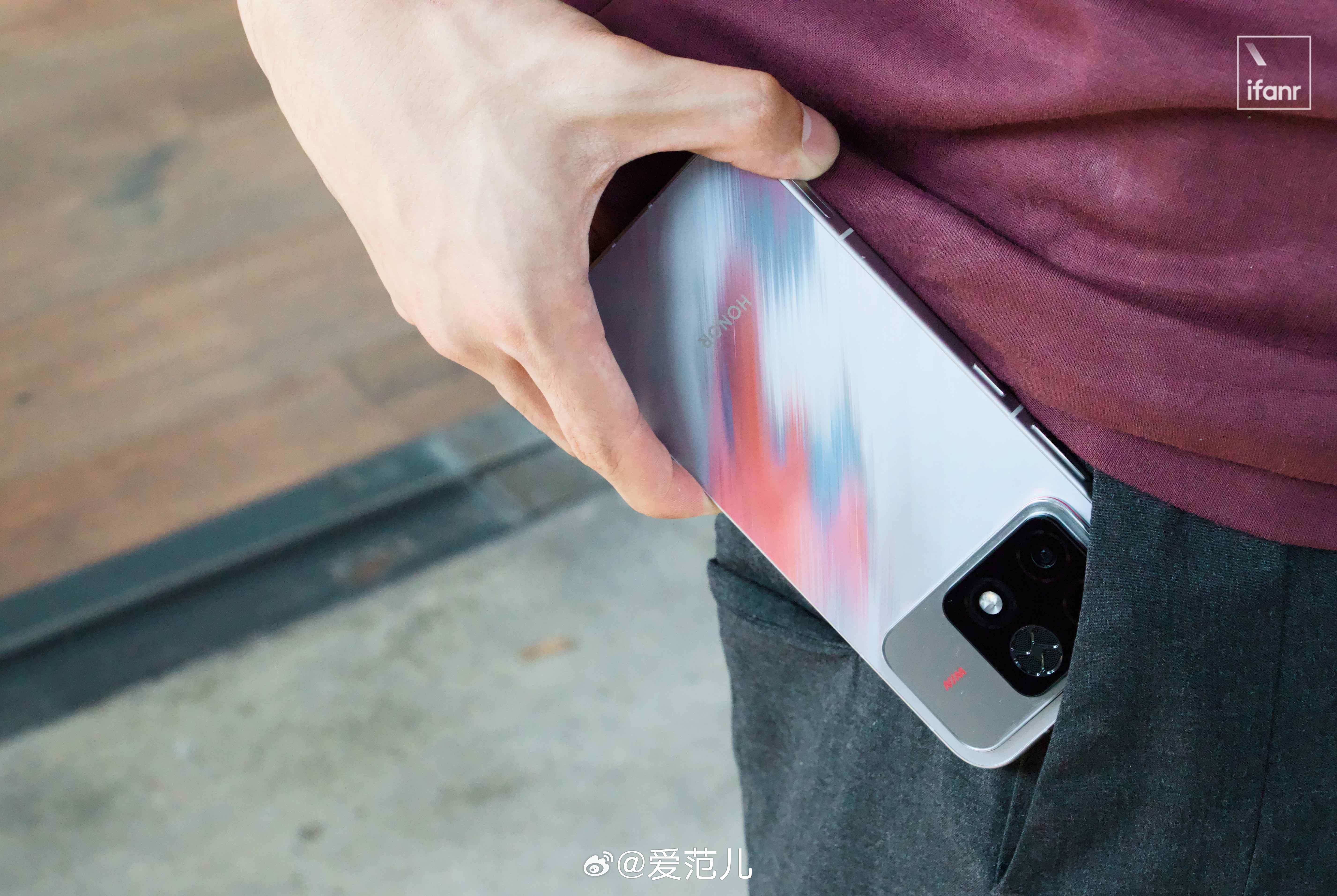 【荣耀 WIN 2 图赏:不装了,摊牌的硬核电竞机】#荣耀WIN2#