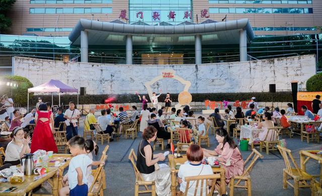 中山公园变身“户外茶馆”,吸引众多市民游客来体验闽南茶桌仔