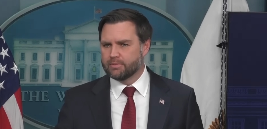 当地时间1月9日,万斯回答伊朗相关问题。美媒视频截图