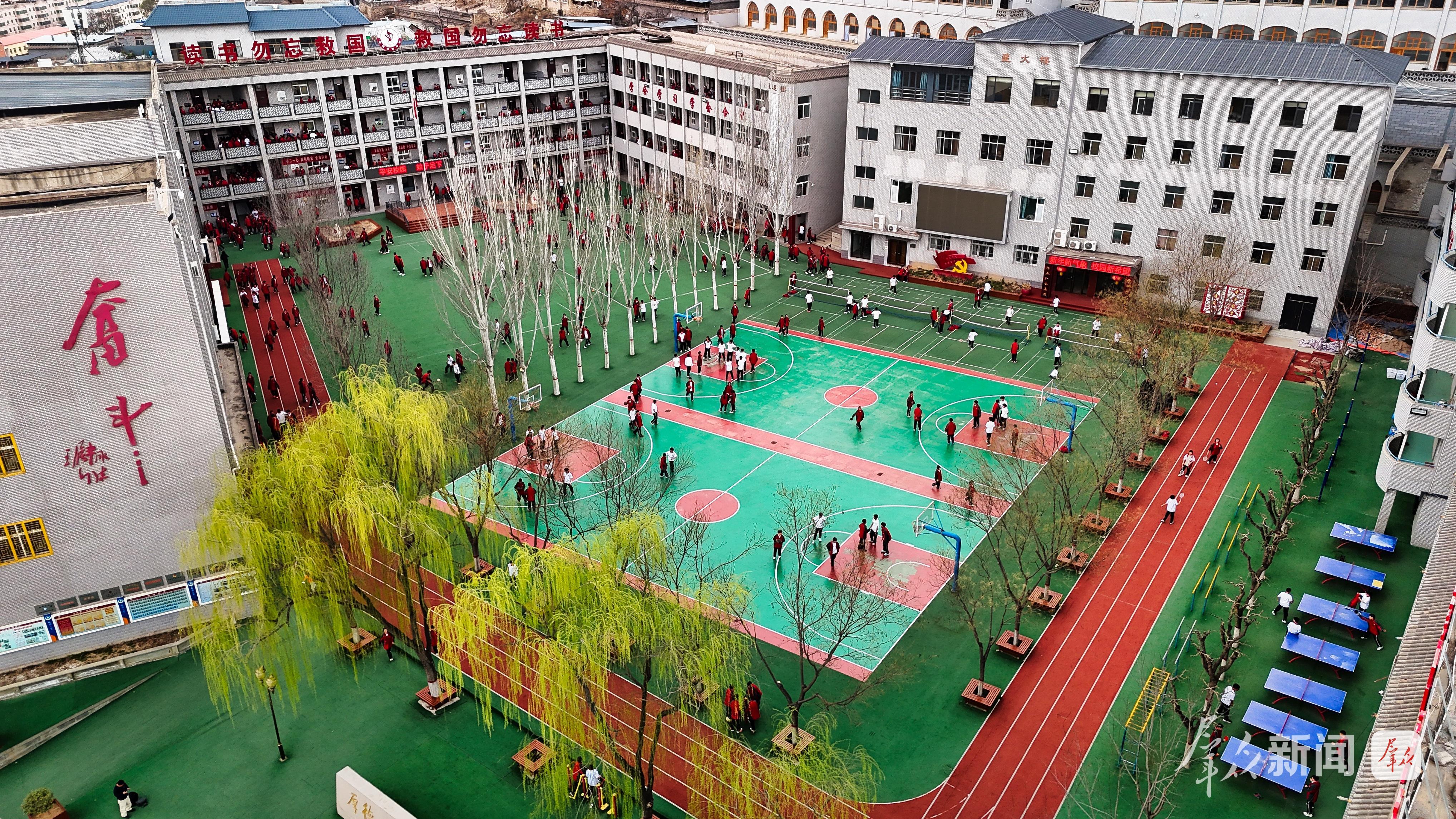 图为4月13日无人机拍摄的榆林市绥德实验中学。